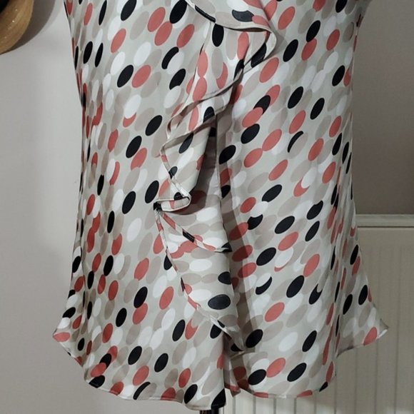 Larry Levine Ruffled Flutter Sleeveless Blouse with oval circle pattern - Picture 4 of 10